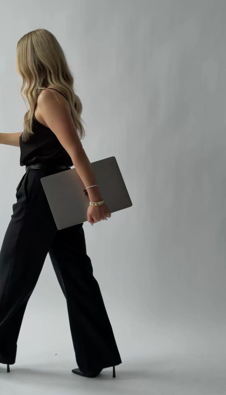 Consultante relation client en travail